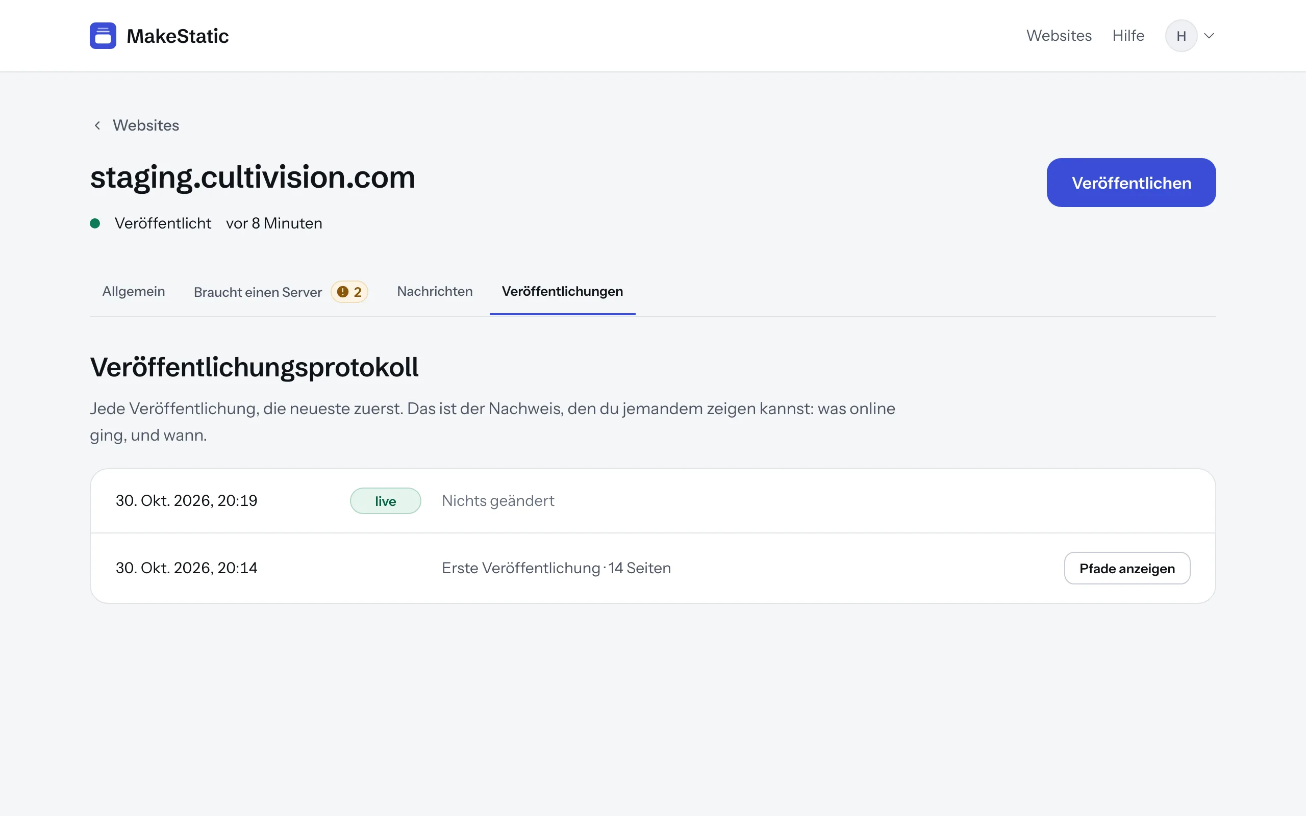 Screenshot: der Tab „Veröffentlichungen“ einer Website. Zwei Veröffentlichungen, die neueste zuerst, jede mit Datum und dem, was sie geändert hat; die neueste ist als „live“ markiert.